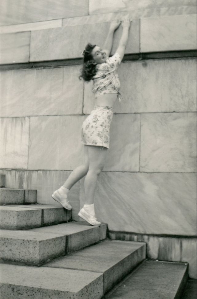 Shorts with a cropped top: the favorite summer outfit of young American women of the 40s Shorts with a cropped top: the favorite summer outfit of young American women of the 40s