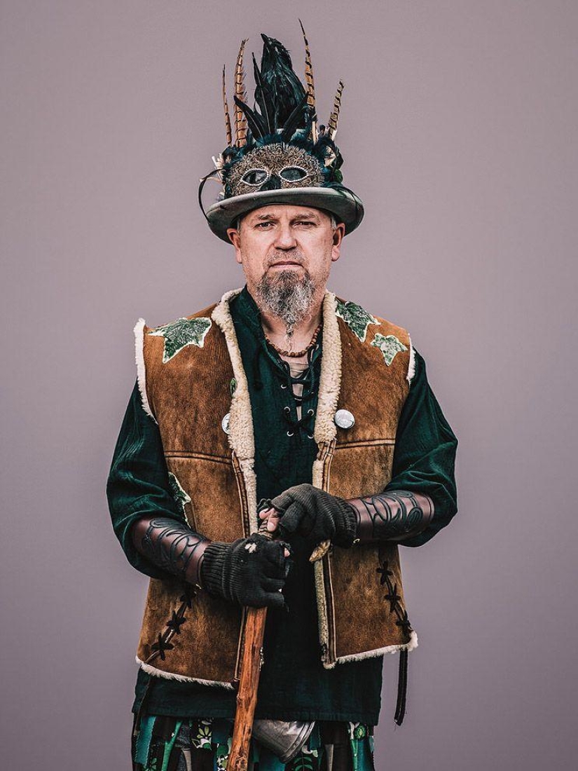 Shreks, ancianos informales y otros personajes de la fiesta Jack in green