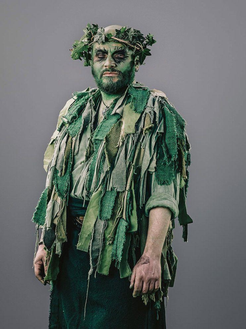 Shreks, ancianos informales y otros personajes de la fiesta Jack in green