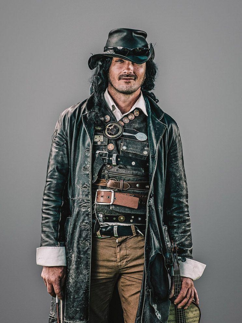 Shreks, ancianos informales y otros personajes de la fiesta Jack in green