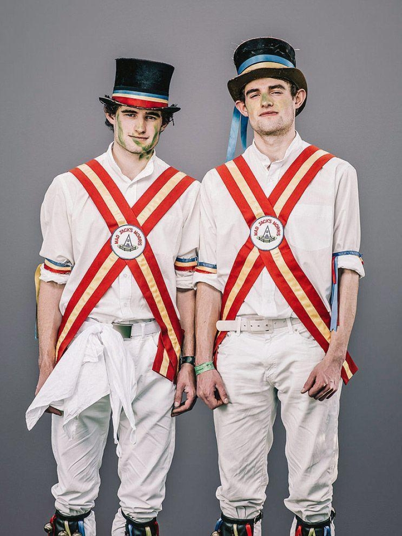 Shreks, ancianos informales y otros personajes de la fiesta Jack in green