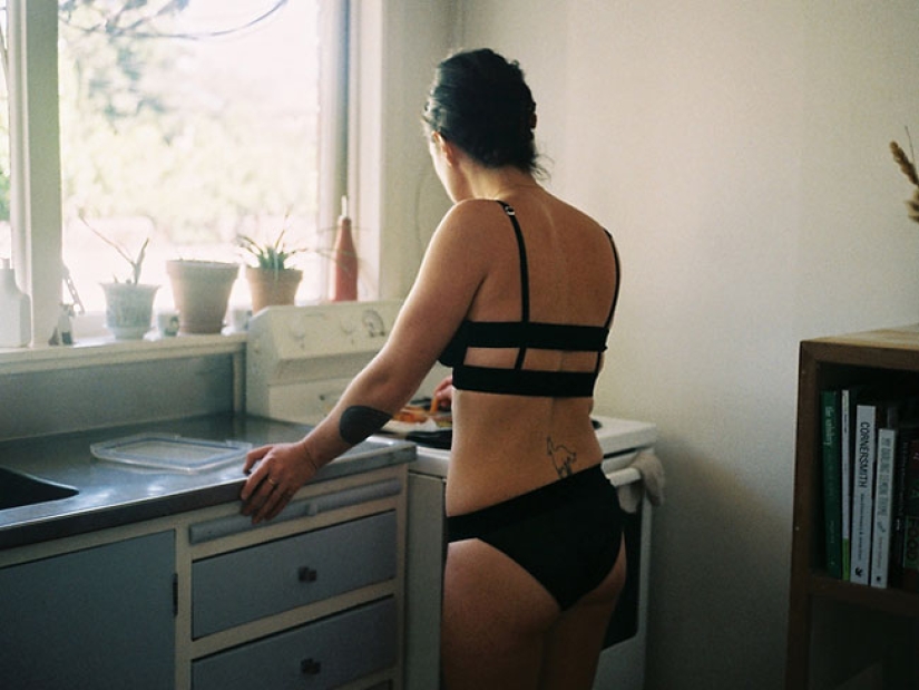 Simple girls: in the underwear advertising campaign, women with an ordinary figure were removed Simple girls: in the underwear advertising campaign, women with an ordinary figure were removed