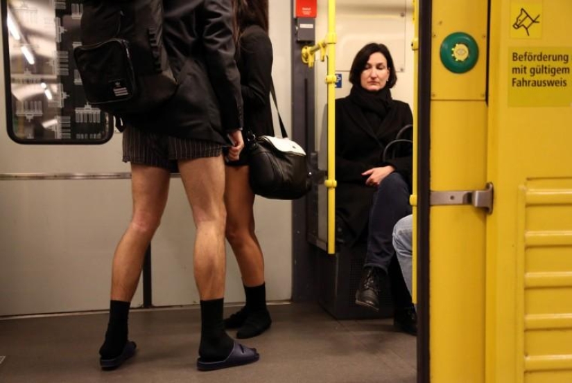 Sin pantalones y vergüenza: el flash mob más brillante de este invierno