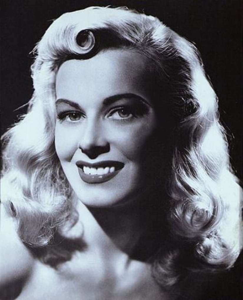 Sira Marti is the first burlesque star from Switzerland