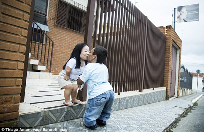 Size doesn't matter: how the shortest couple in the world manages to lead a normal life Size doesn't matter: how the shortest couple in the world manages to lead a normal life