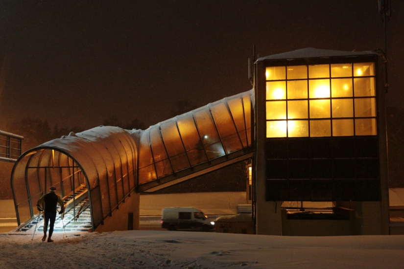 Skiing! Give the guy a ski track, hurry up! Skiing! Give the guy a ski track, hurry up!