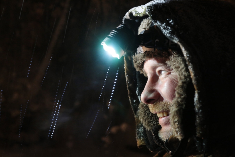 Skiing! Give the guy a ski track, hurry up! Skiing! Give the guy a ski track, hurry up!