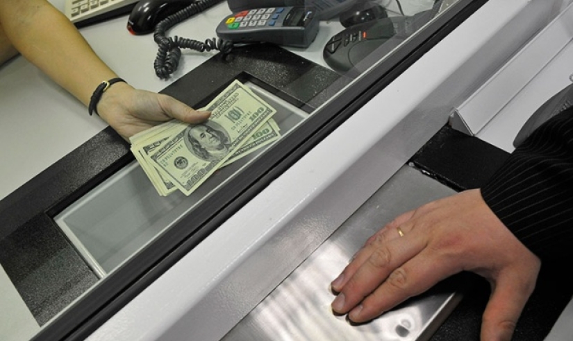 Sleight of hand, eye and electronic scoreboard: how exchangers inflate customers