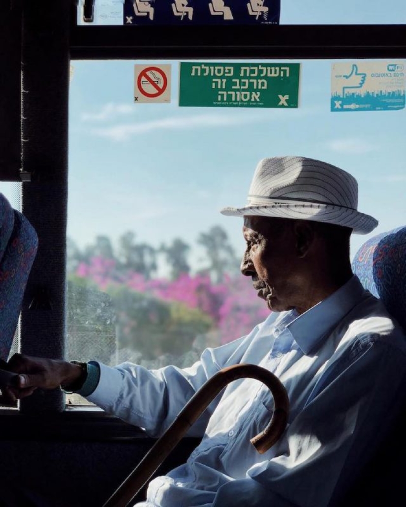 "Smile, you're on candid camera!": girl photographer takes amazing pictures of strangers on an iPhone