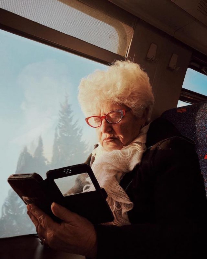 "Smile, you're on candid camera!": girl photographer takes amazing pictures of strangers on an iPhone