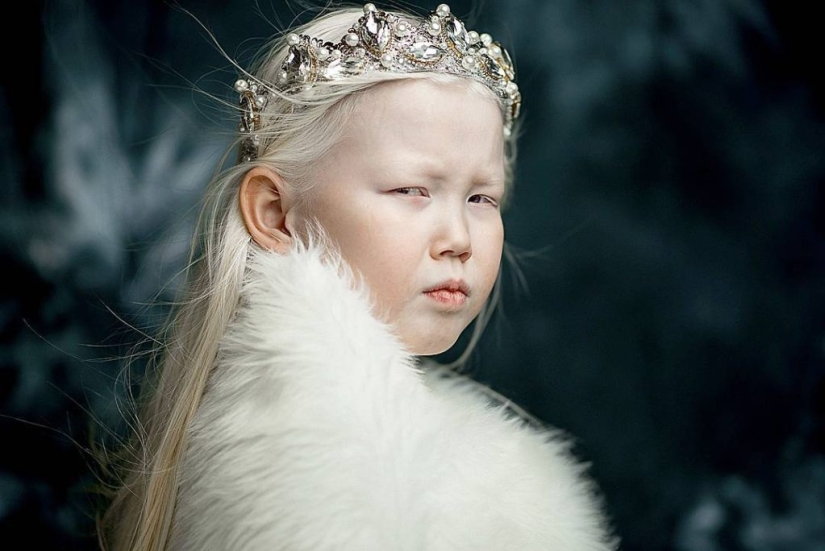 Snow White from Siberia: 8-year-old model with the rarest appearance shocked the Internet Snow White from Siberia: 8-year-old model with the rarest appearance shocked the Internet