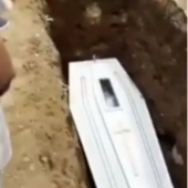 “Sobrepeso por 590 kg”: se tumbó en el sofá todo el día y comió 10 kg de comida al día para convertirse en el más gordo del mundo. ¿Como se veia?