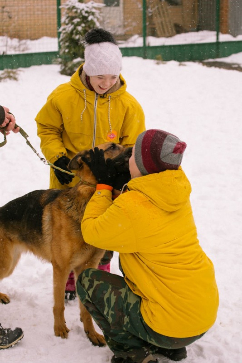 “Sol para mejor amigo”: cómo se ayudan perros y jóvenes con síndrome de Down