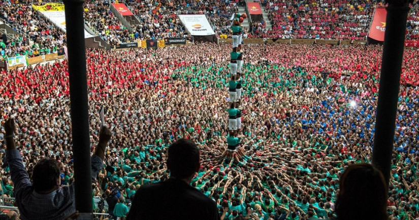 Solo el cielo es más alto: cómo los españoles construyen torres gigantes de personas