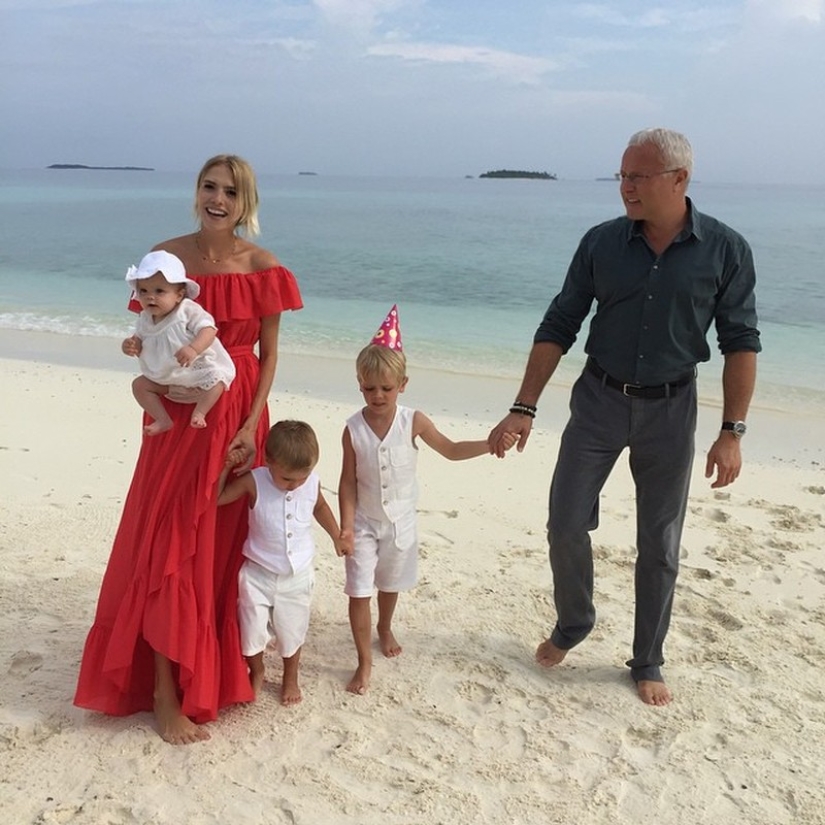 Stars with many children with a perfect body Stars with many children with a perfect body