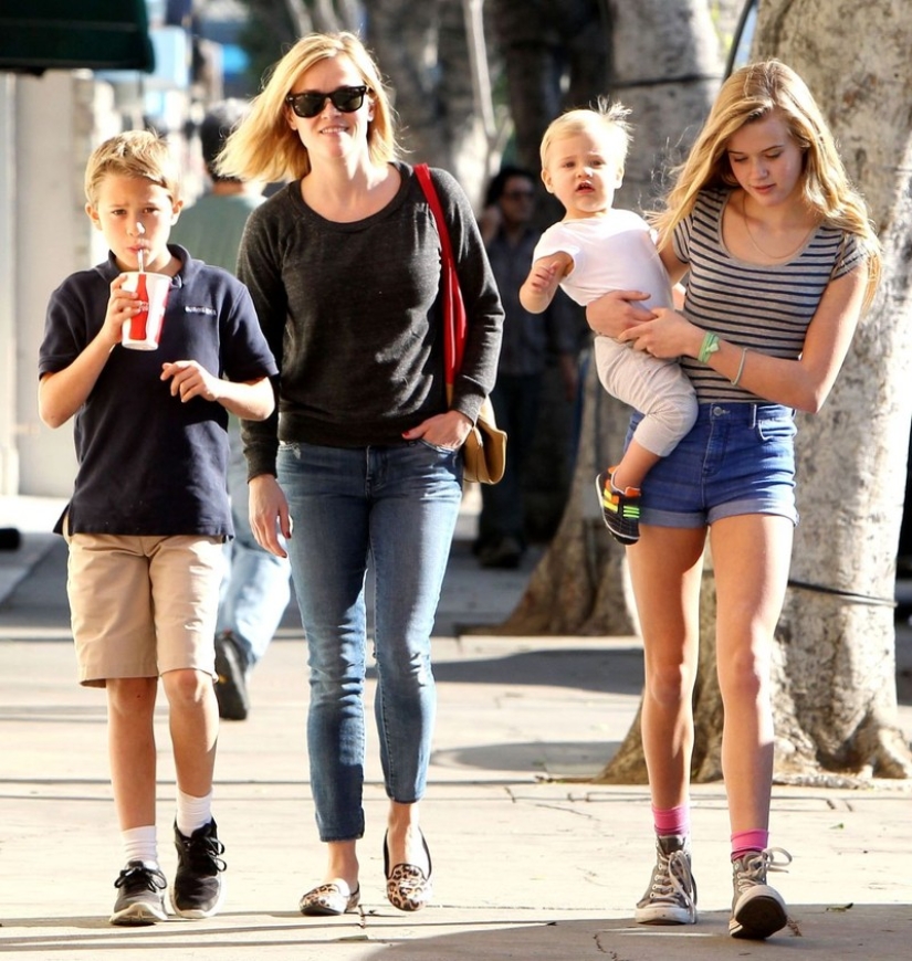 Stars with many children with a perfect body Stars with many children with a perfect body