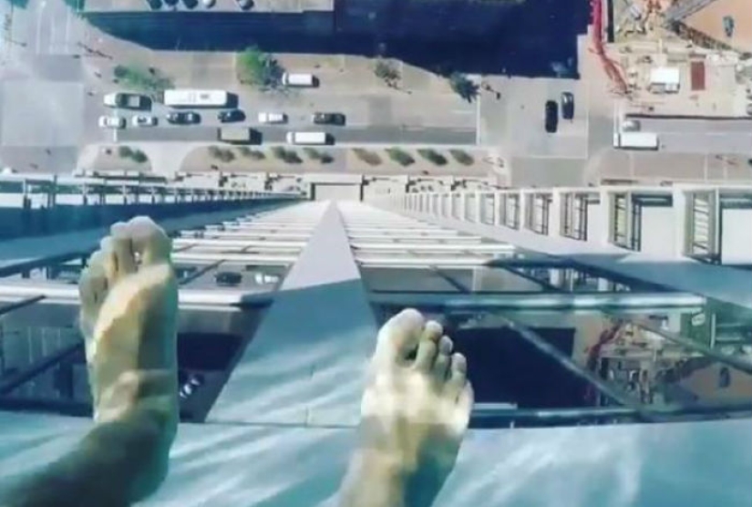 Step into the void: a swimming pool with a transparent bottom at a height of 150 meters