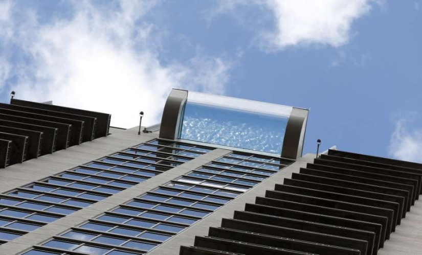 Step into the void: a swimming pool with a transparent bottom at a height of 150 meters