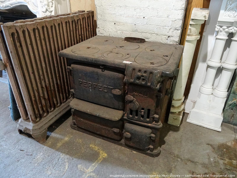 Store of used construction goods