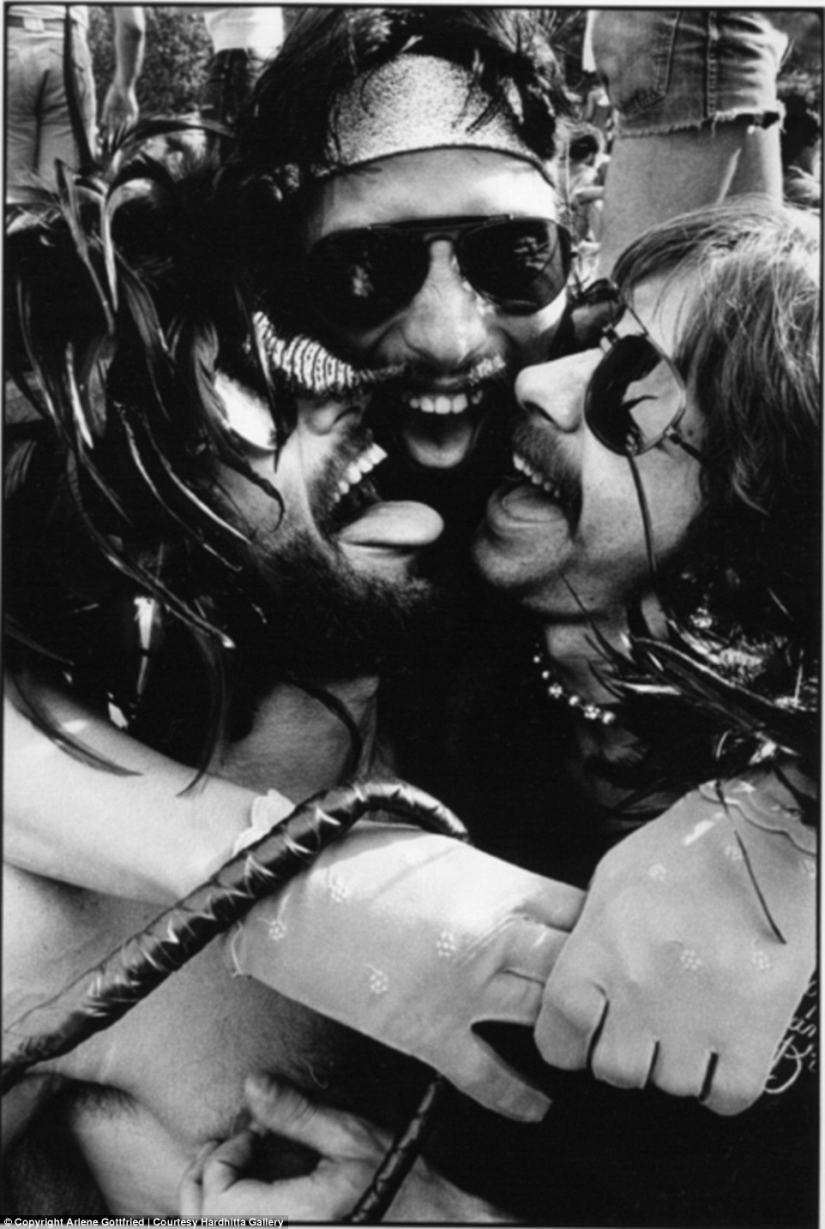 Strange characters of New York in the lens of Arlene Gottfried from the 1970s to the present day Strange characters of New York in the lens of Arlene Gottfried from the 1970s to the present day