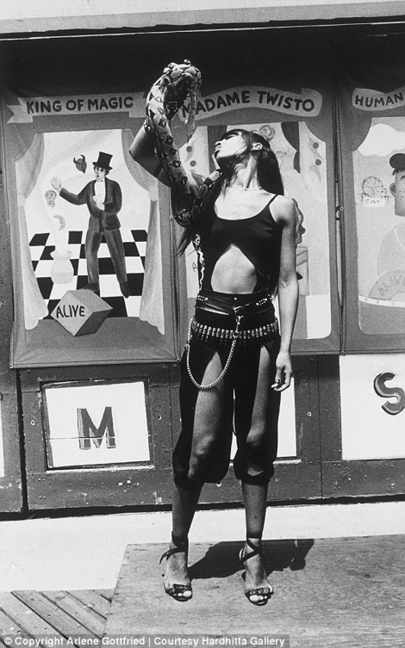 Strange characters of New York in the lens of Arlene Gottfried from the 1970s to the present day Strange characters of New York in the lens of Arlene Gottfried from the 1970s to the present day