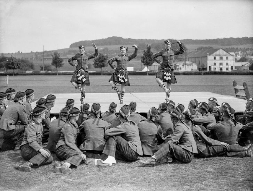 Strength, Courage and Flying Skirts - Highland Games in Scotland