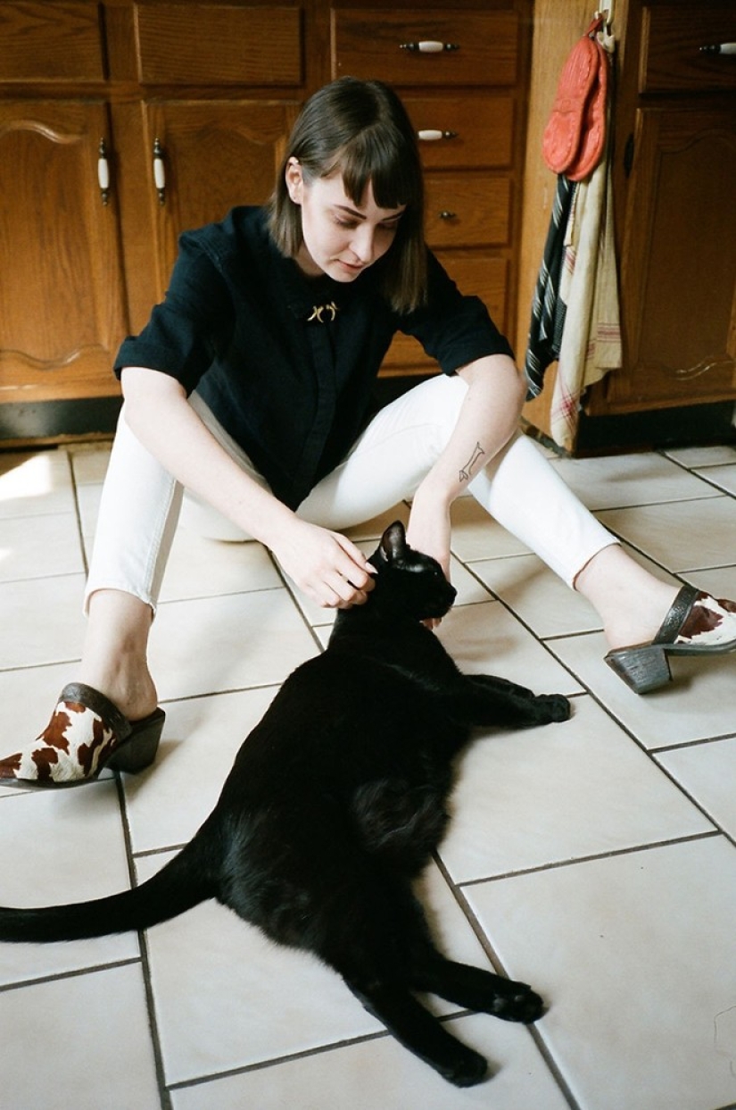 Strong, independent women of New York and their mustachioed companions