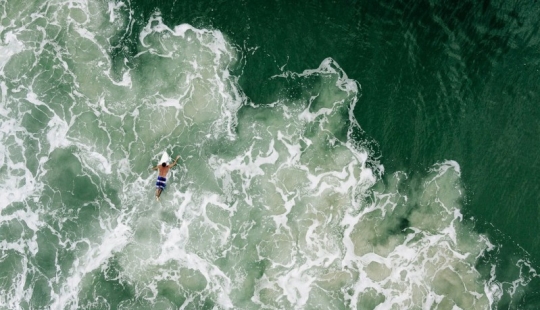 Stunning bird&#39;s eye view of Earth