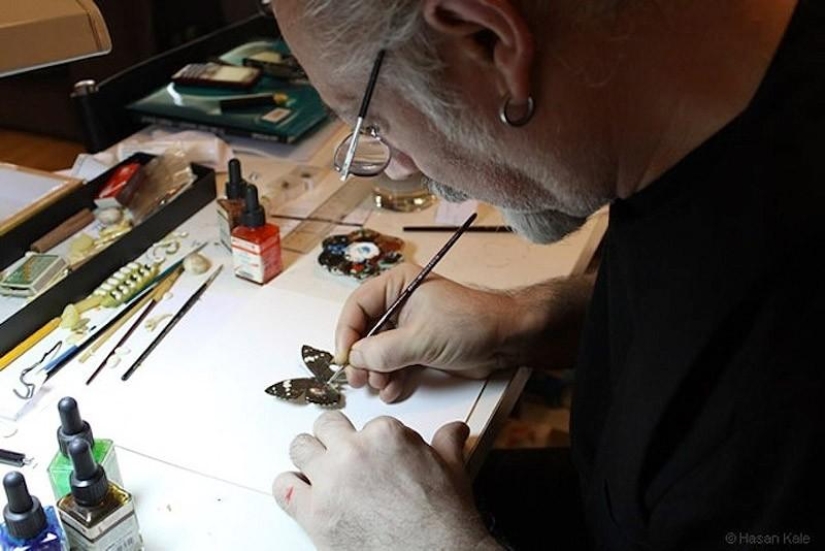 Stunning micro-drawings on unusual canvases Stunning micro-drawings on unusual canvases