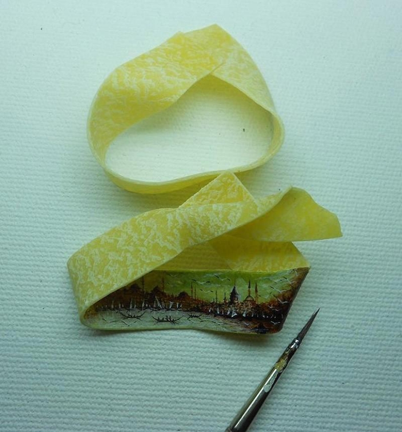 Stunning micro-drawings on unusual canvases Stunning micro-drawings on unusual canvases