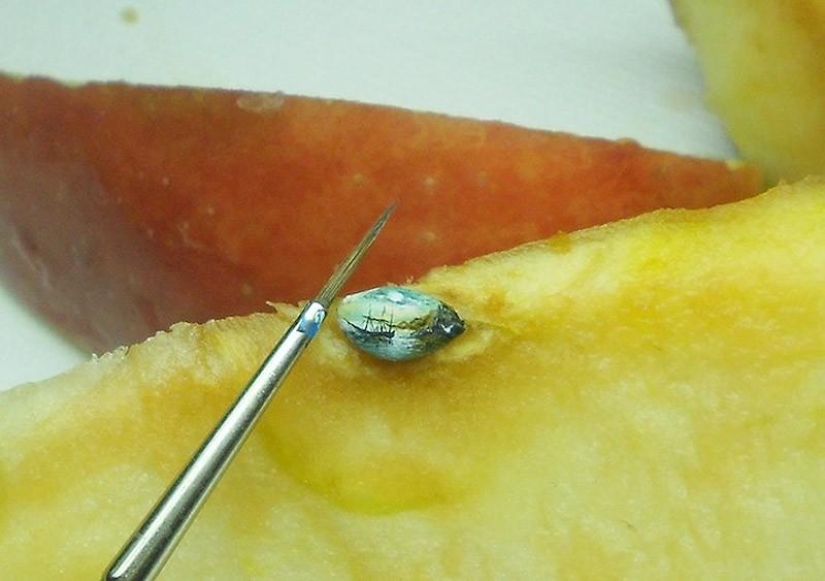 Stunning micro-drawings on unusual canvases Stunning micro-drawings on unusual canvases