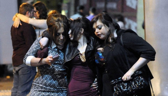 Su moral: cuán "primitivos" los británicos golpearon en la víspera de Año Nuevo Su moral: cuán "primitivos" los británicos golpearon en la víspera de Año Nuevo