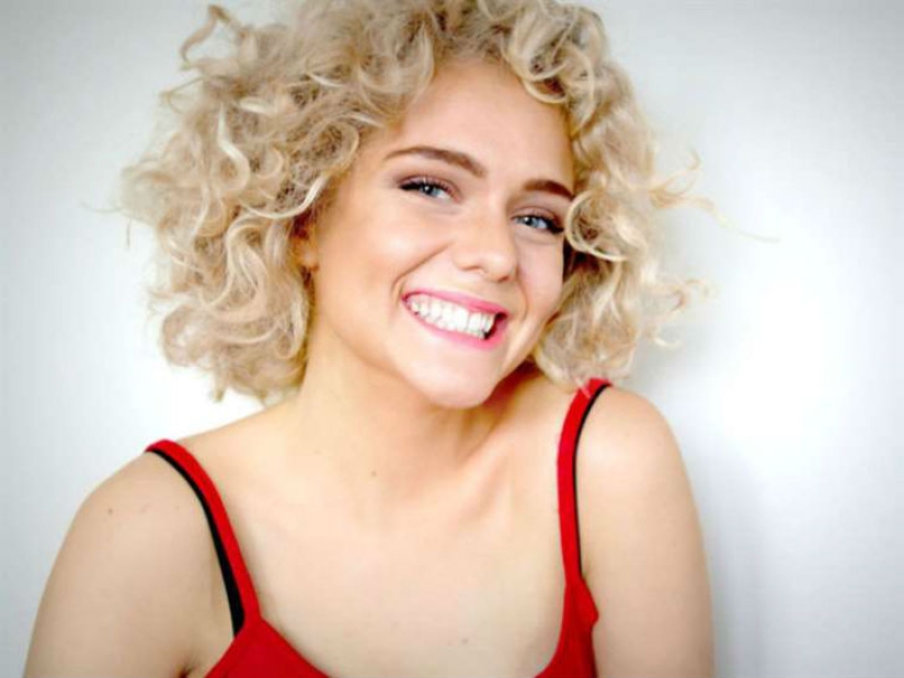 Swedish schoolgirl starred topless because she is a feminist