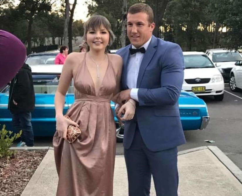 Teachers and classmates arranged a terminally ill schoolgirl graduation dream