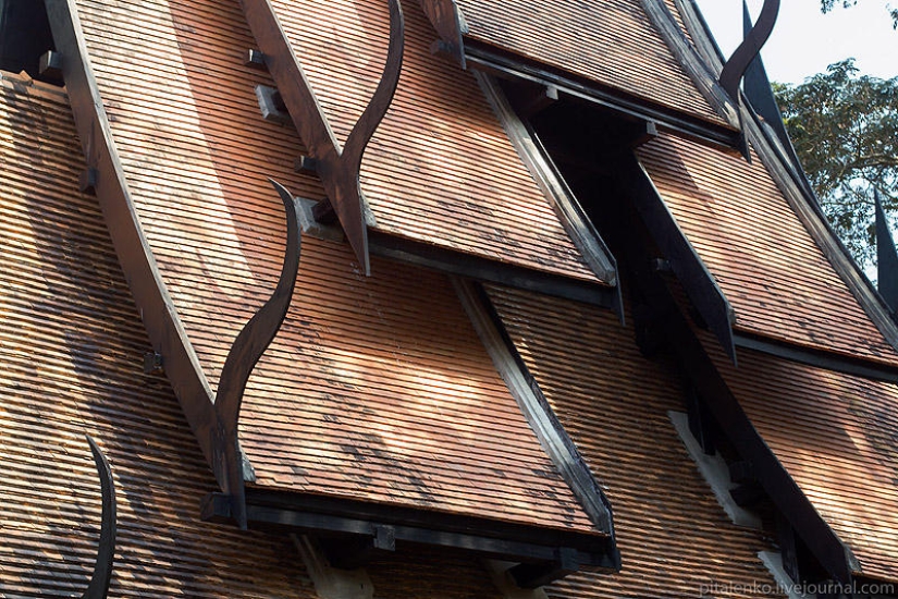 Templo de la Muerte. La casa negra de Baan Si Dum. norte de tailandia