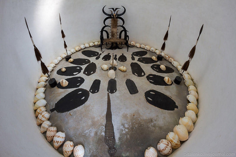 Templo de la Muerte. La casa negra de Baan Si Dum. norte de tailandia