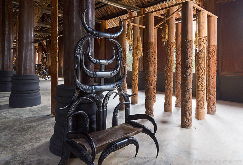 Templo de la Muerte. La casa negra de Baan Si Dum. norte de tailandia