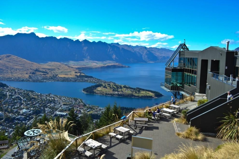 Ten Restaurants with the Most Impressive Views