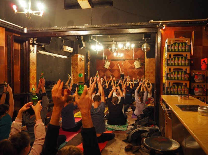 That's our way — beer yoga conquers the world That's our way — beer yoga conquers the world
