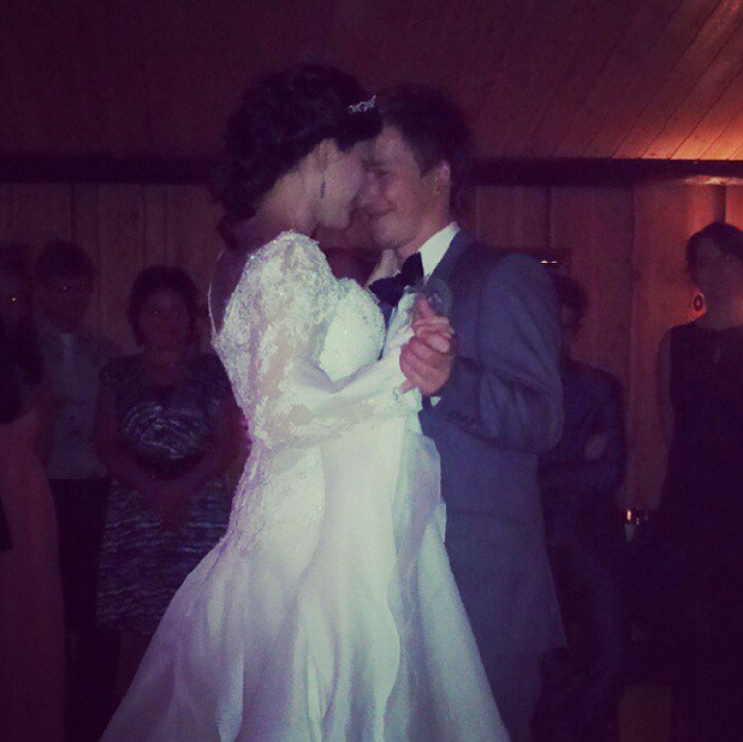 That's what happens if you don't hire a professional photographer for a wedding