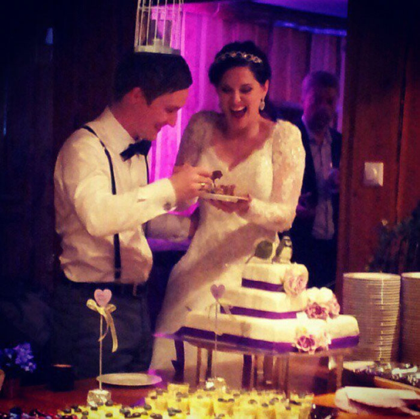 That's what happens if you don't hire a professional photographer for a wedding