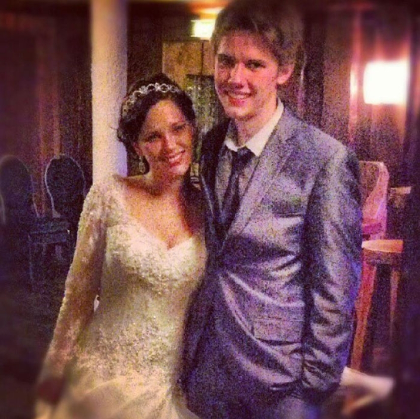 That's what happens if you don't hire a professional photographer for a wedding