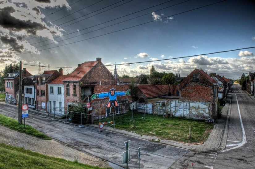 The abandoned village of Doel and its amazing street art