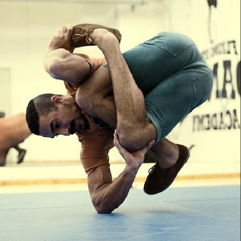 The Amazing Dancer Nicknamed Rubber Legs The Amazing Dancer Nicknamed Rubber Legs