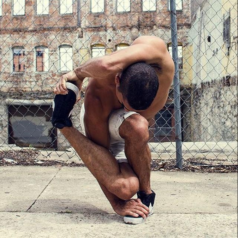 The Amazing Dancer Nicknamed Rubber Legs The Amazing Dancer Nicknamed Rubber Legs