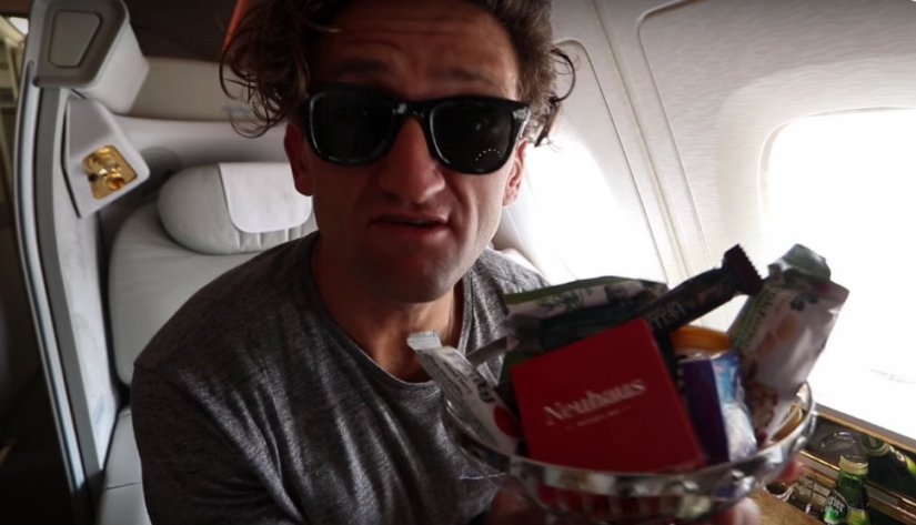 The American blogger flew from Dubai to New York first class for free, a ticket to which costs $ 21,000 The American blogger flew from Dubai to New York first class for free, a ticket to which costs $ 21,000