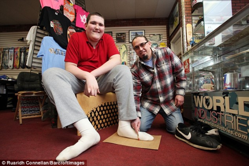 The American youth with a height of 2.33 meters continues to grow