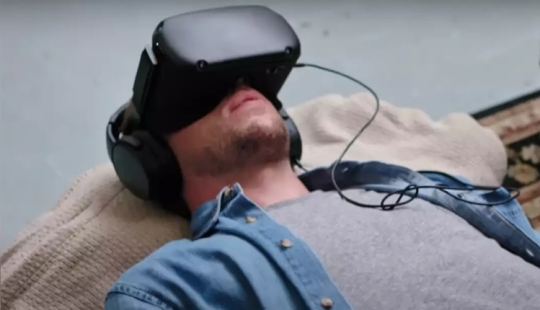 The artist created a &quot;death simulator&quot; immersing in the afterlife