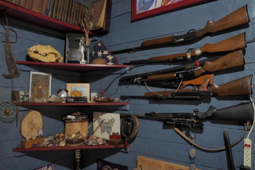 The Atchley family has been living for 18 years as hermits away from civilization