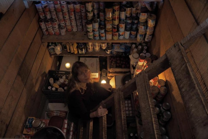 The Atchley family has been living for 18 years as hermits away from civilization